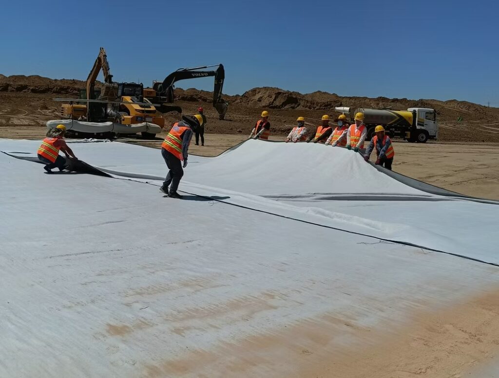 GCL (Geosynthetic Clay Liner)